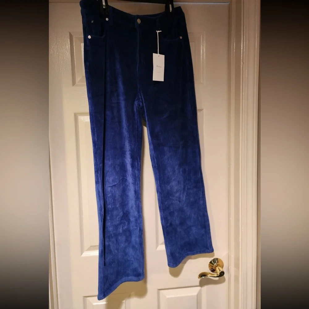 NWT KanCan Women’s Blue Wide Whale Corduroy Boot Cut Pants‎ Stretch Soft Winter